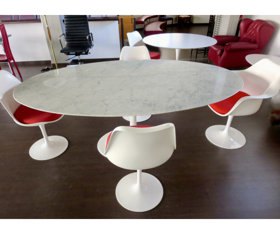 Saarinen Tisch Oval (Marmor) 